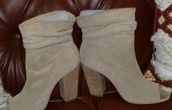 Suede peep toe bootie - Picture 4 of 4